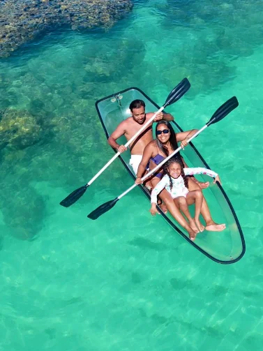 familia-em-caiaque-transparente-nas-aguas-de-maceio Roteiro Maceió