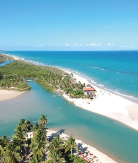 vista-aerea-do-encontro-do-rio-jequia-com-o-mar-em-marape Roteiro Maceió